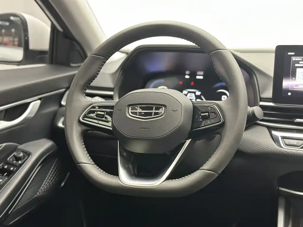 Geely Emgrand 2023 — фото 17