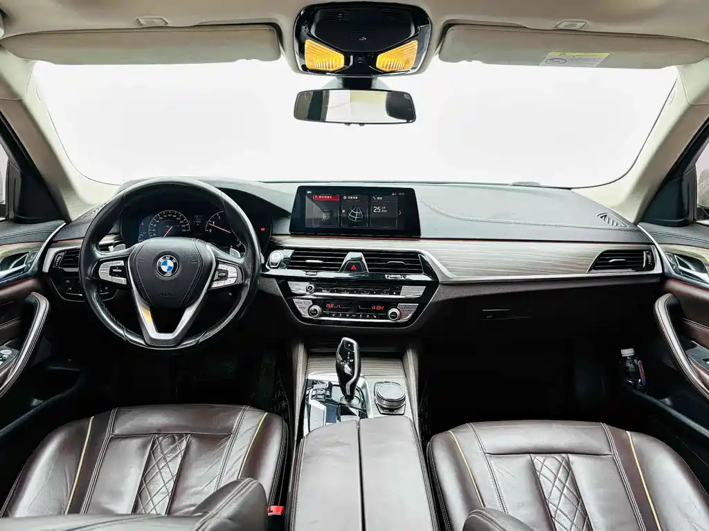 BMW 5 Series 2018 — фото 13