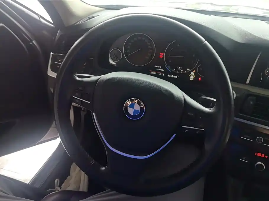 BMW 5 Series 2015 — фото 15