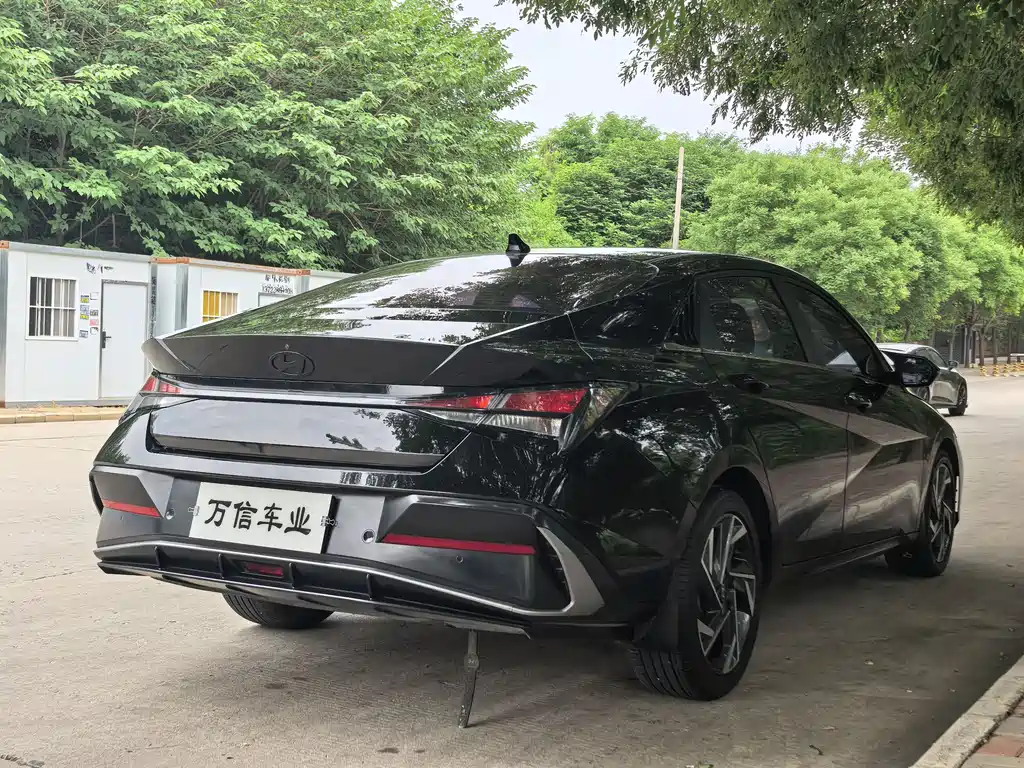 Hyundai Elantra 2023