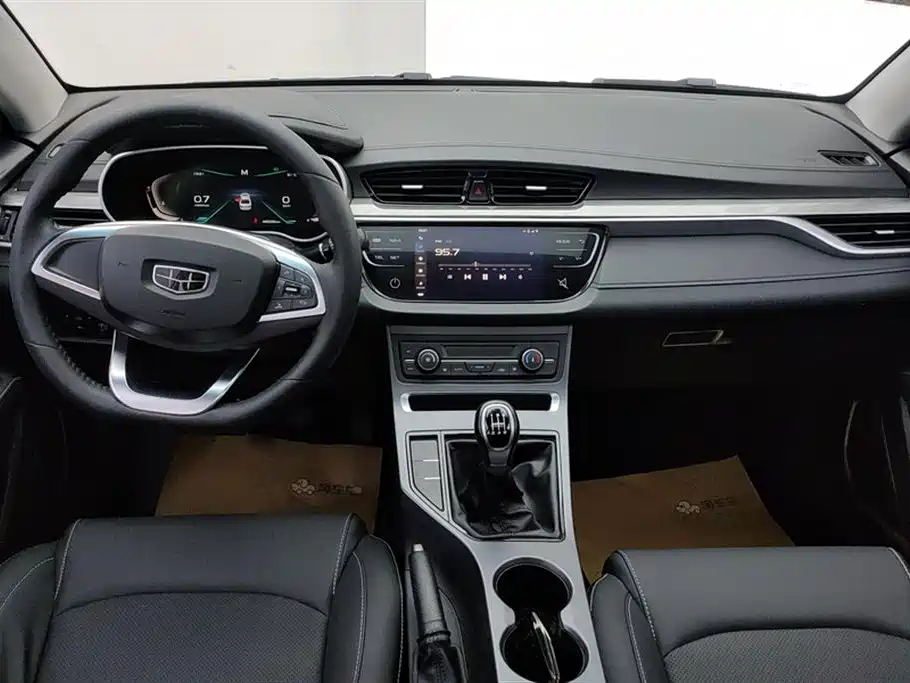 Geely Emgrand 2019 — фото 12
