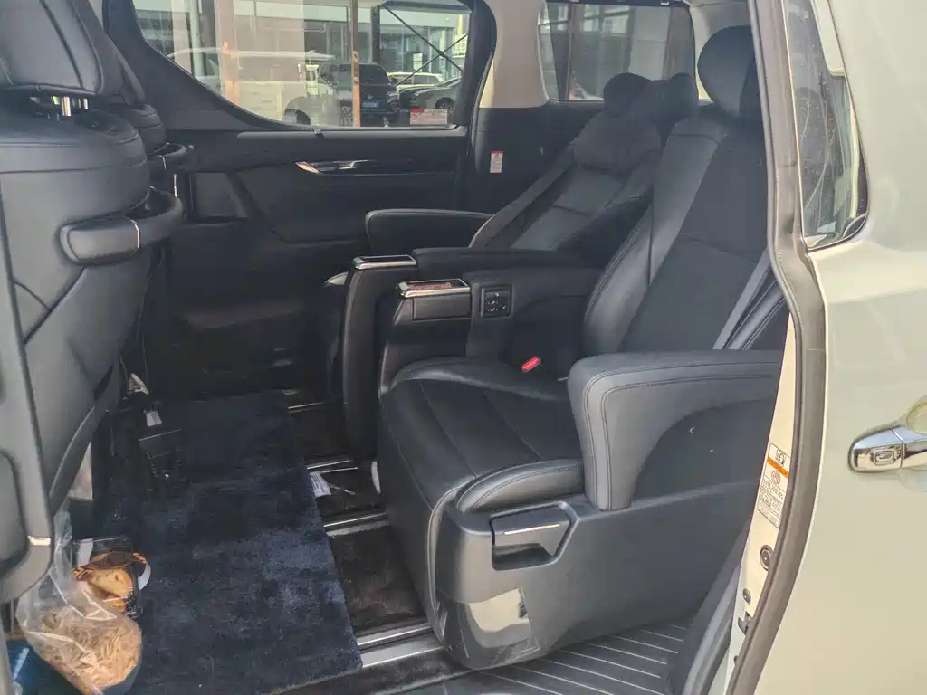 Toyota Alphard 2022 — фото 6