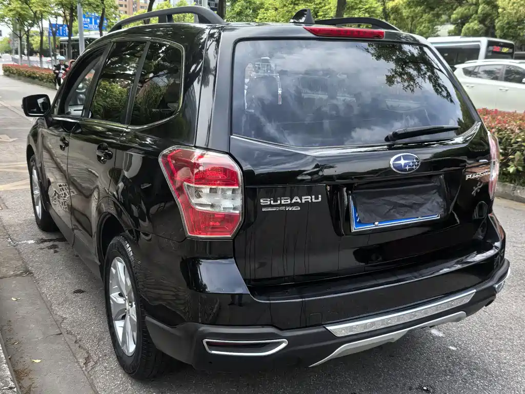 Subaru Forester 2015 — фото 8