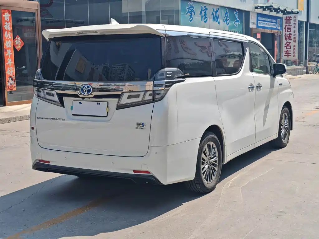 Toyota Alphard 2022 — фото 10