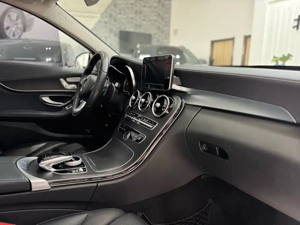 Mercedes-Benz C-Class 2018 — фото 18