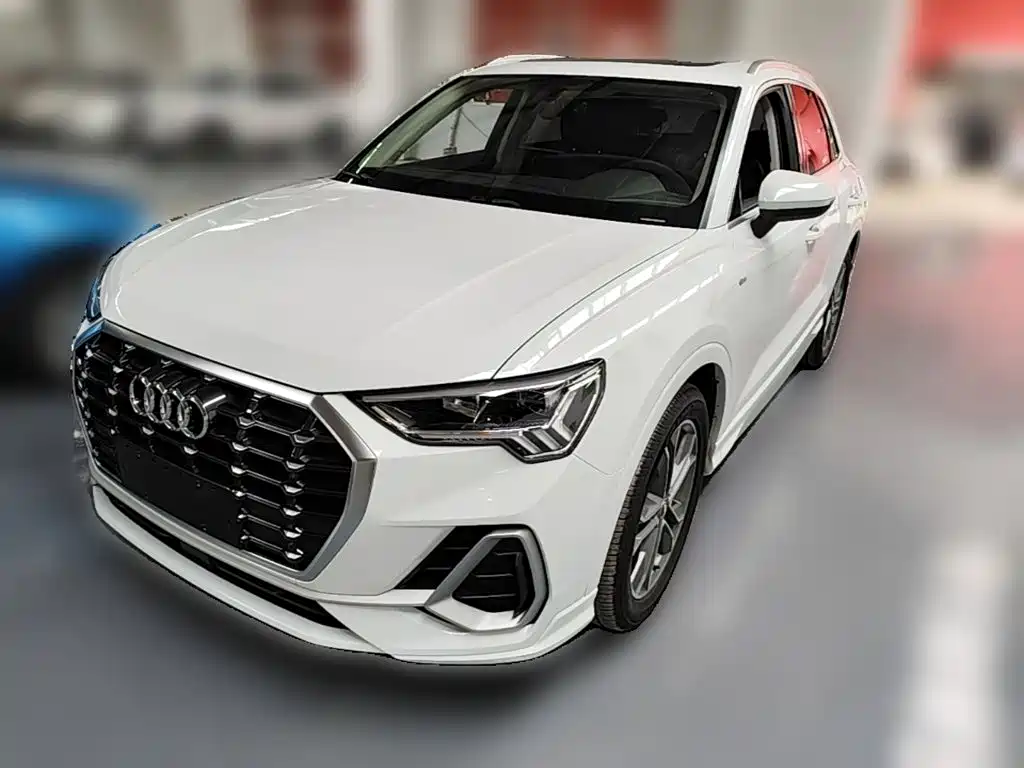 Audi Q3 2020 — фото 1