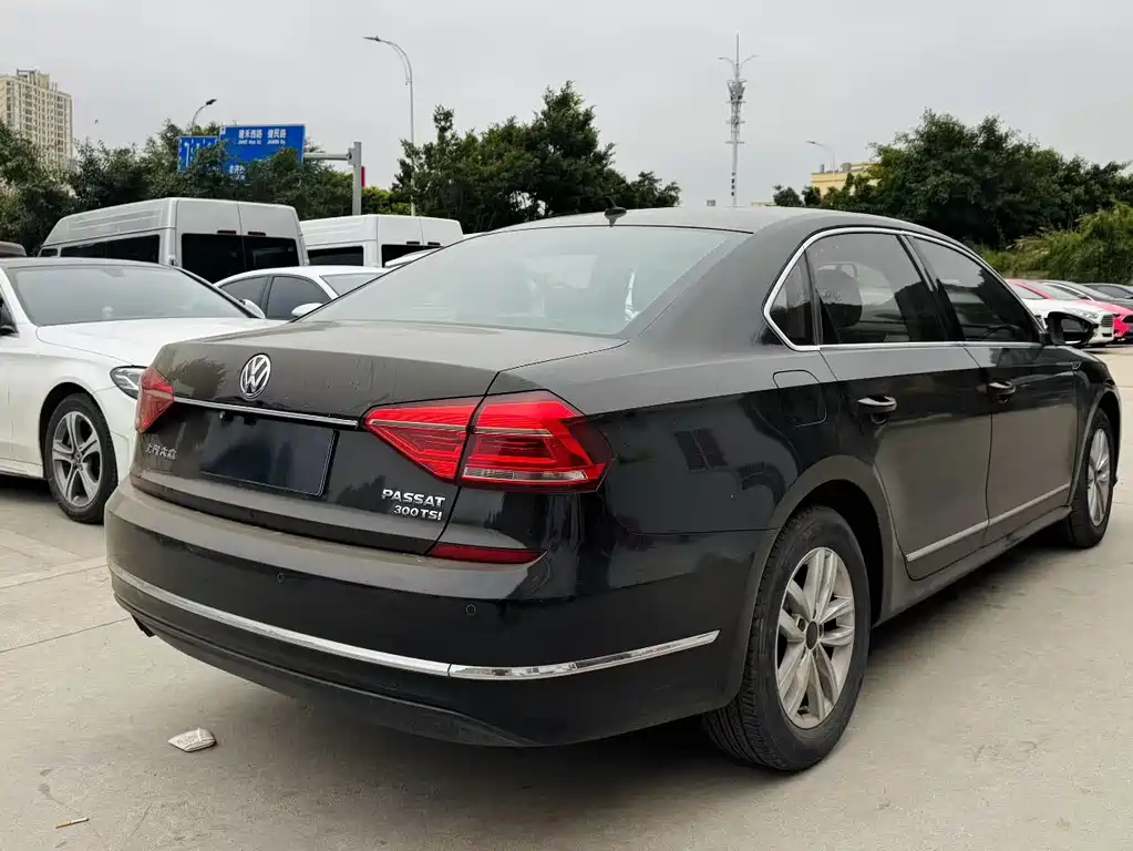 Volkswagen Passat 2017 — фото 9