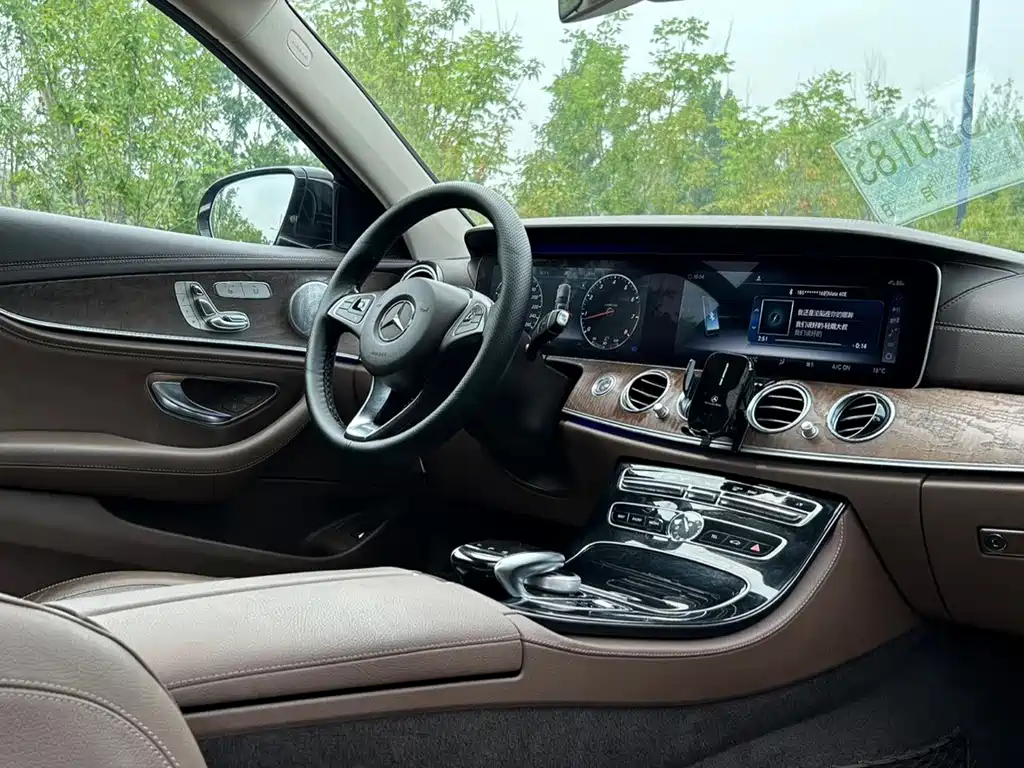 Mercedes-Benz E-Class 2017 — фото 17