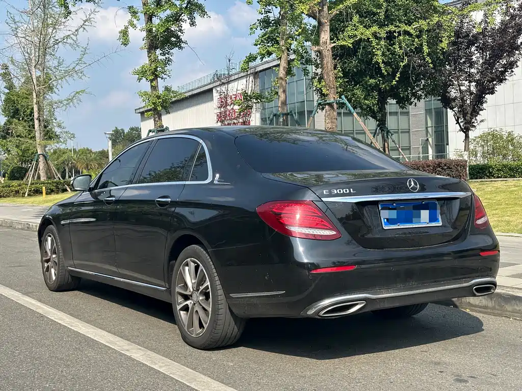 Mercedes-Benz E-Class 2017 — фото 7