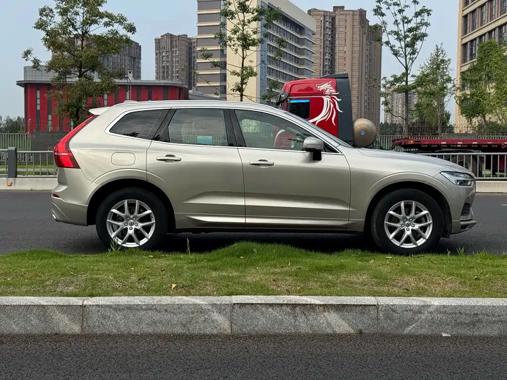 Volvo XC60 2018 — фото 18