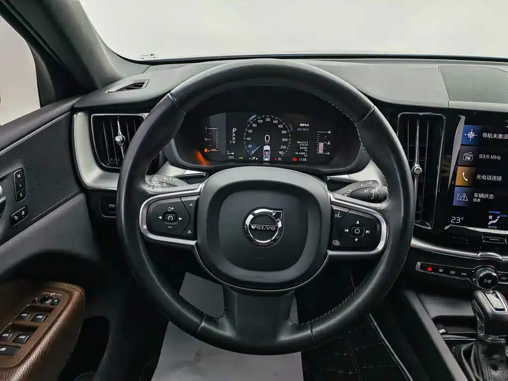 Volvo XC60 2021 — фото 14