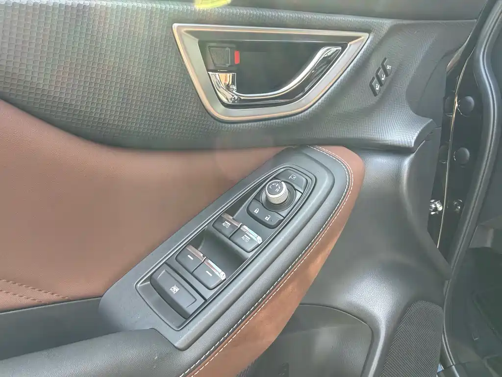Subaru Forester 2023 — фото 13