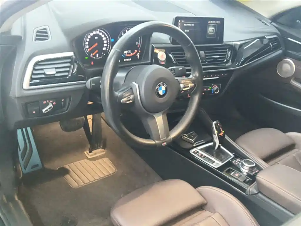 BMW 1 Series 2020 — фото 10