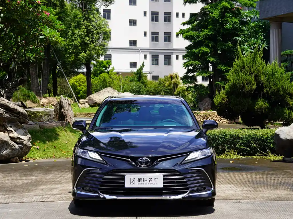 Toyota Camry 2023 — фото 2