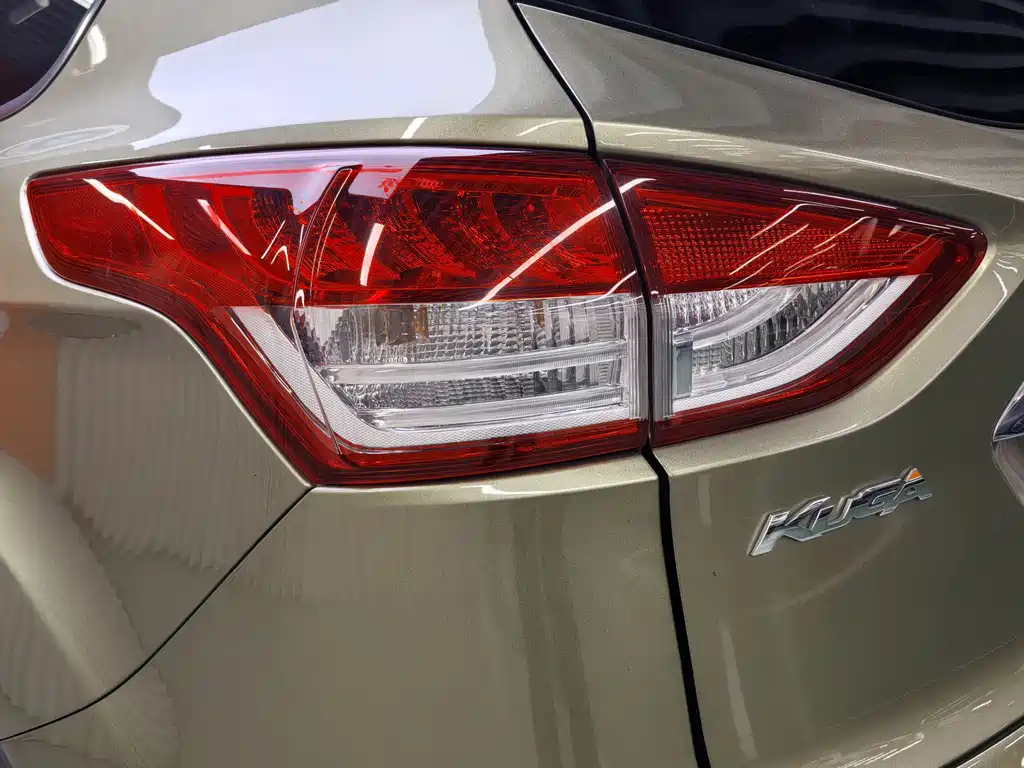 Ford Kuga 2013 — фото 10