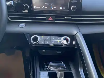 Hyundai Elantra 2022