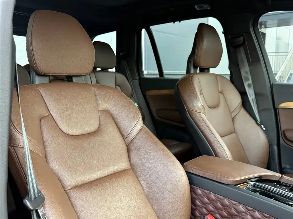 Volvo XC90 2021 — фото 27