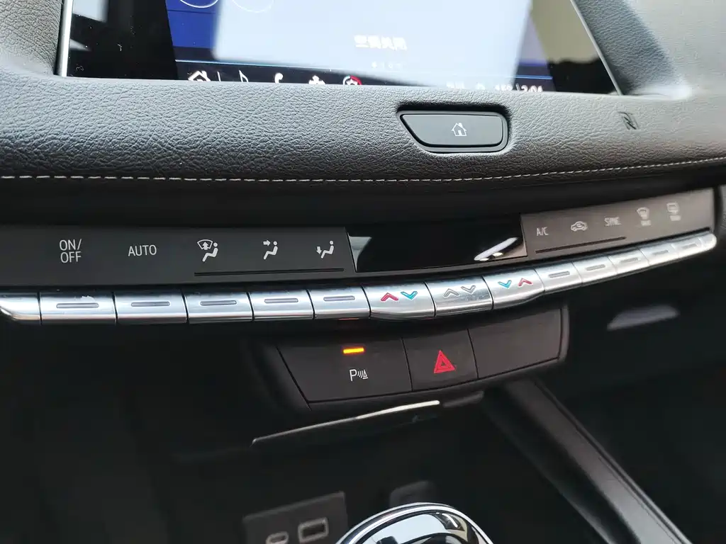 Cadillac XT4 2021 — фото 11