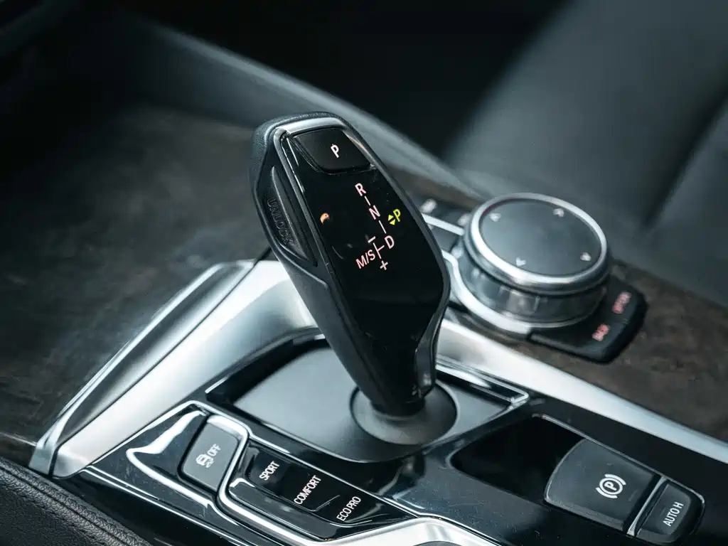 BMW 5 Series 2018 — фото 17