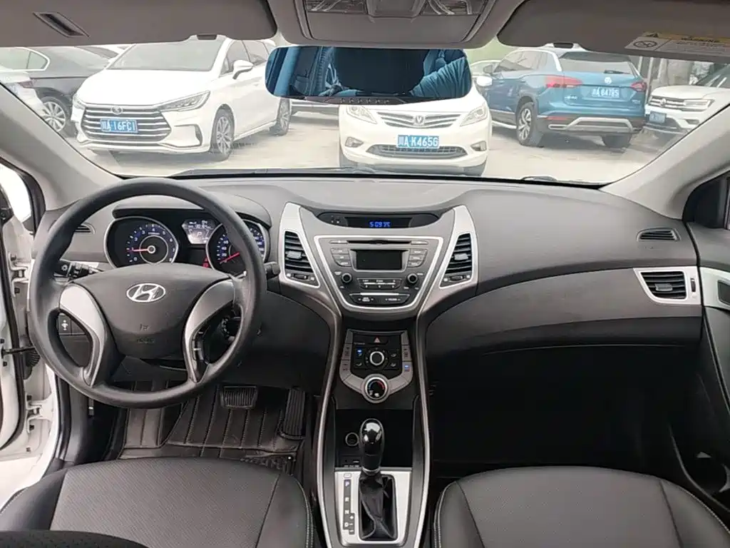 Hyundai Elantra Langdong 2016 — фото 10