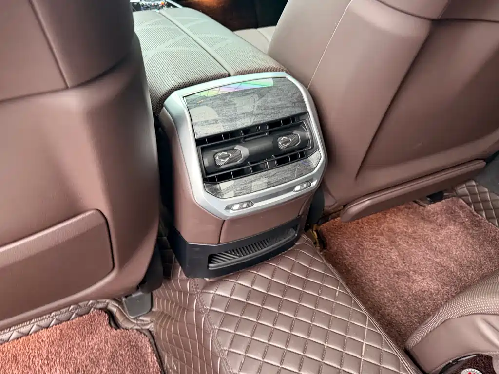 BMW 7 Series 2023 — фото 18
