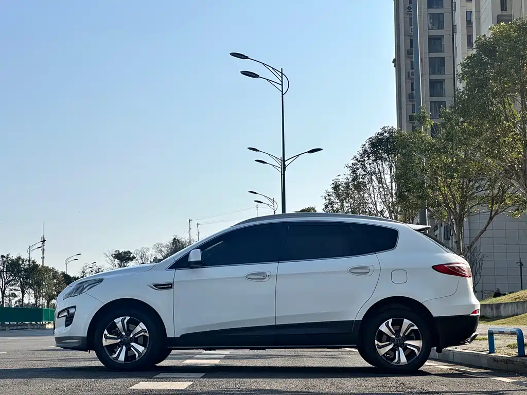 Luxgen Big 7 SUV 2017 — фото 12