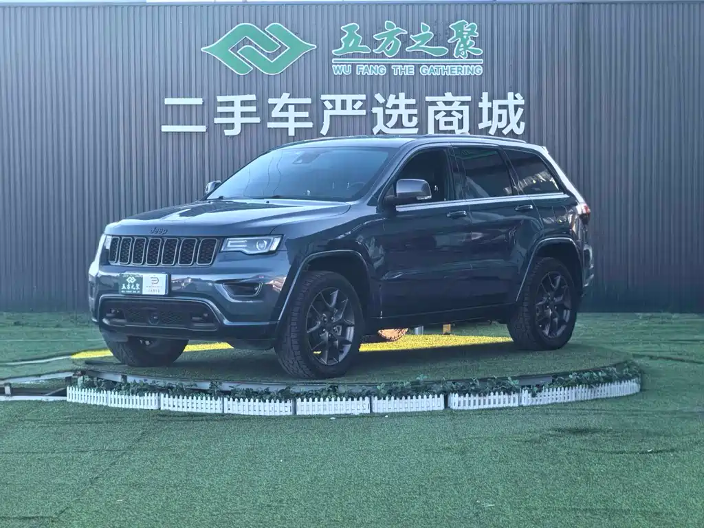 Jeep Grand Cherokee 2021 — фото 1