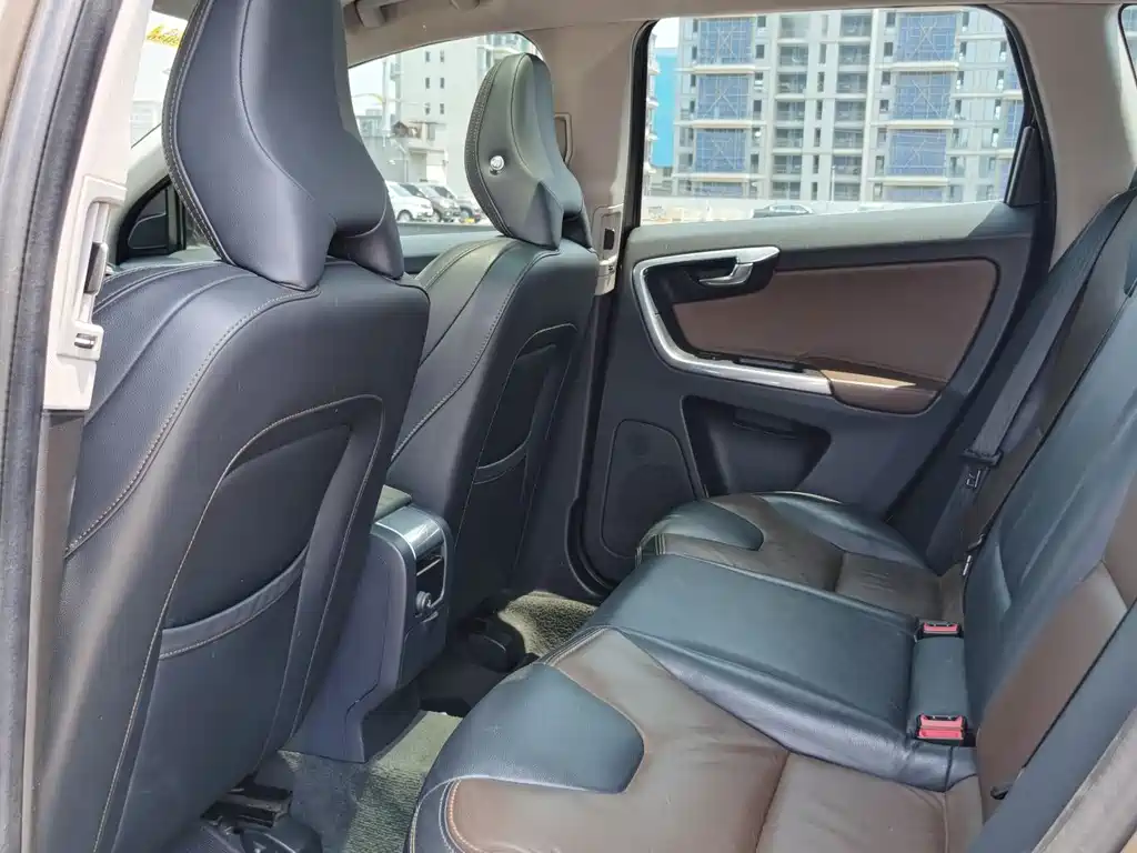 Volvo XC60 2015 — фото 10