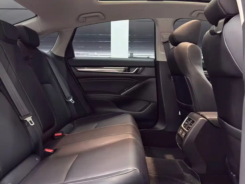 Honda Accord 2022 — фото 10