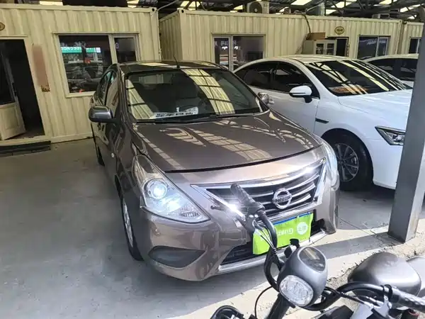 Nissan Sunny 2015