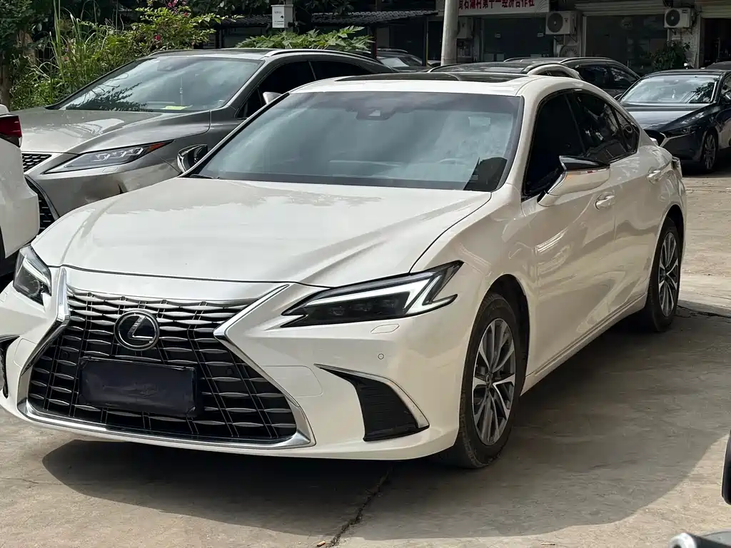 Lexus ES 2025 — фото 1
