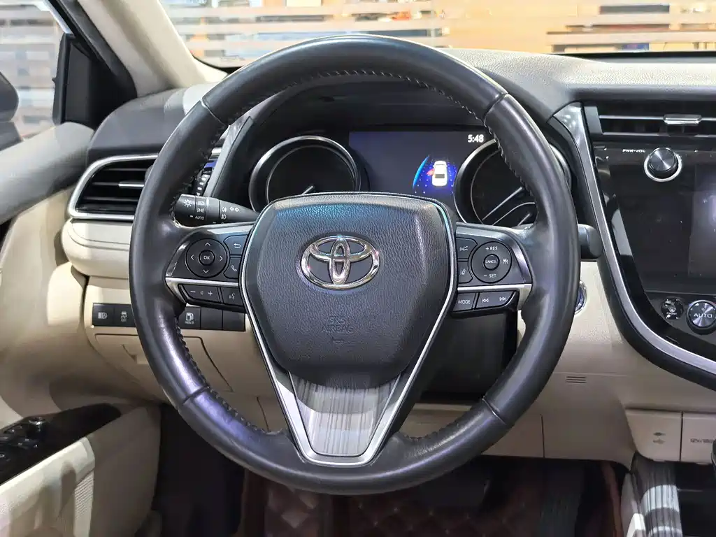 Toyota Camry 2020 — фото 8