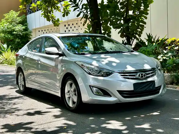 Hyundai Elantra Langdong 2013
