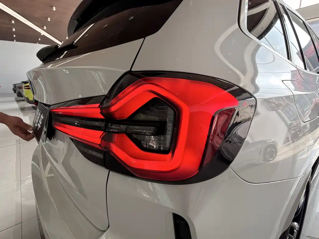 BMW iX3 2023 — фото 11