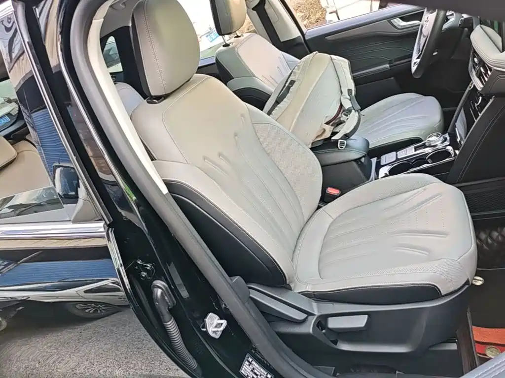 Ford Escape 2023 — фото 25