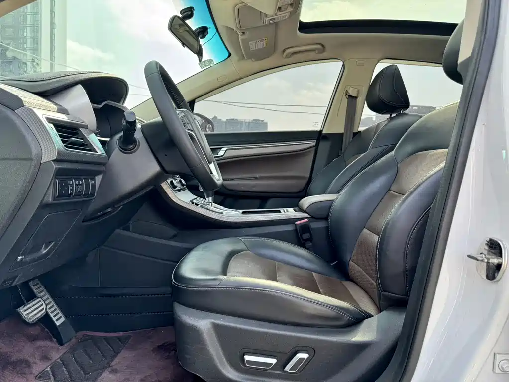 Geely Emgrand GS 2017 — фото 10