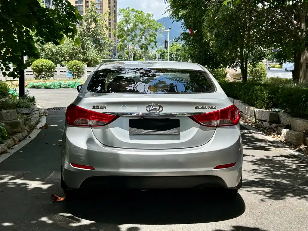 Hyundai Elantra 2013