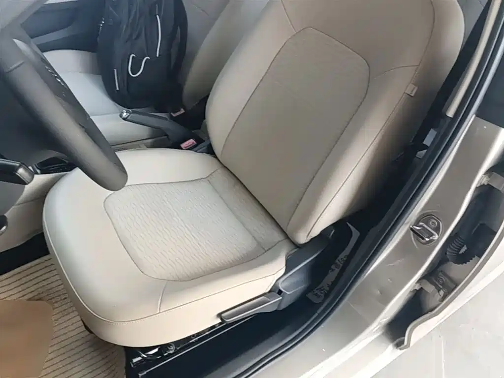 Skoda Rapid 2014 — фото 15