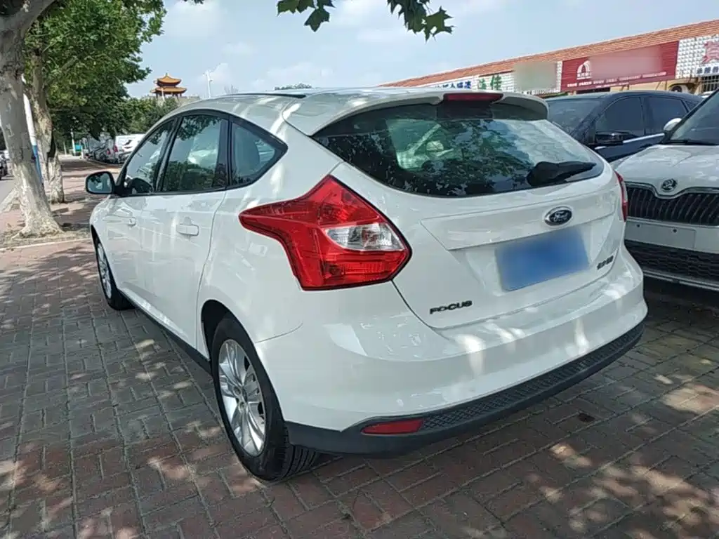 Ford Focus 2015 — фото 5