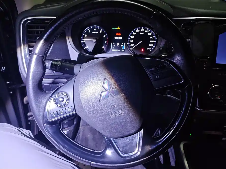 Mitsubishi Outlander 2019 — фото 15