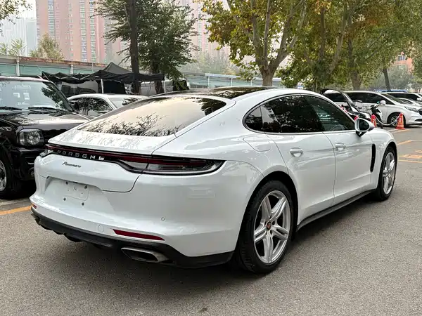 Porsche Panamera 2023
