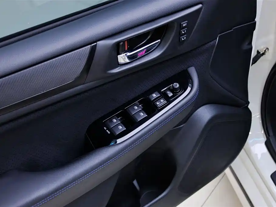 Subaru Legacy 2021 — фото 18