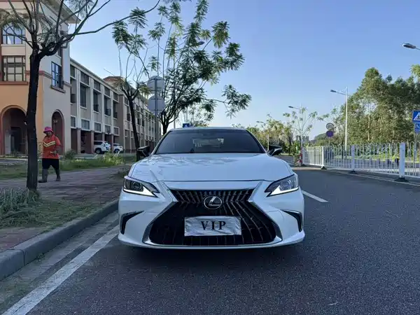 Lexus ES 2024