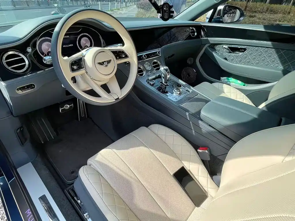 Bentley Continental 2023 — фото 11