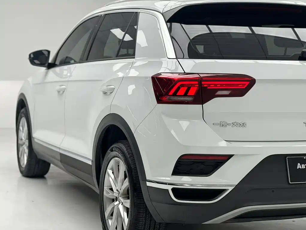 Volkswagen T-Roc 2022 — фото 10