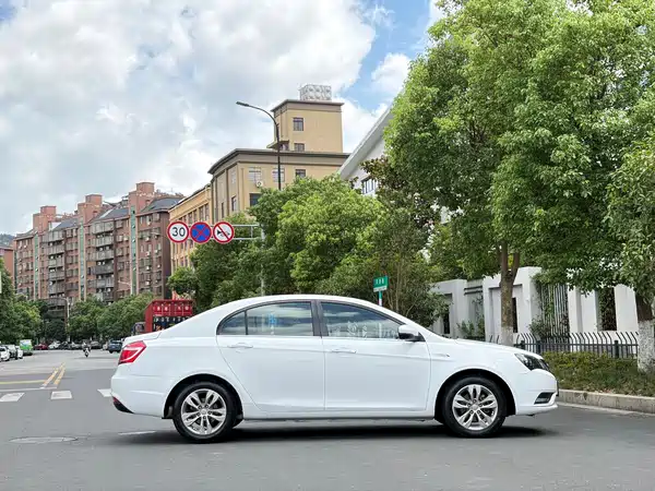 Geely Emgrand 2017
