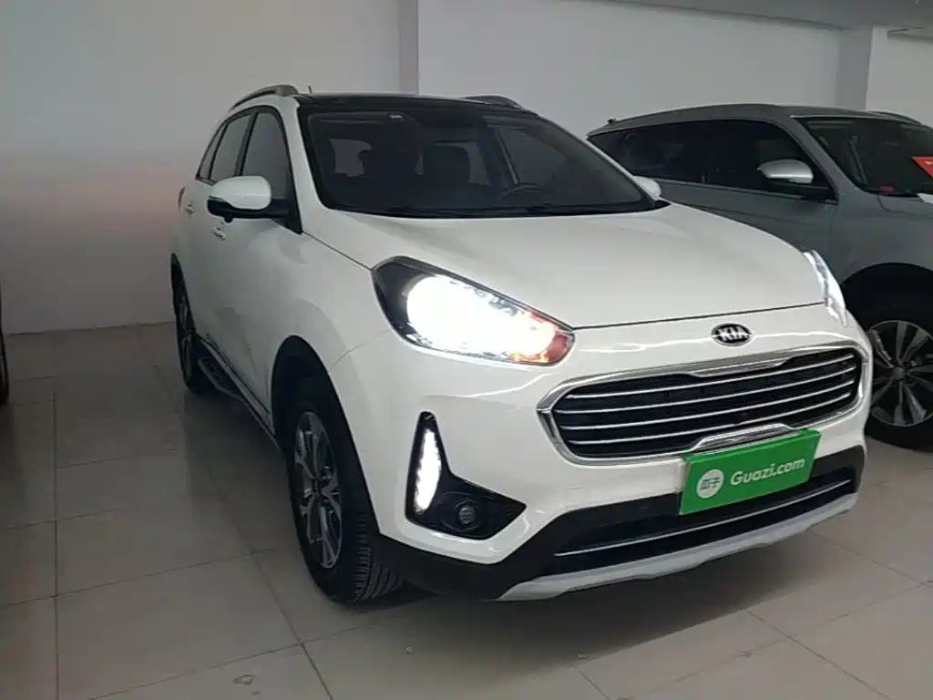 Kia KX3 Proud Running 2017