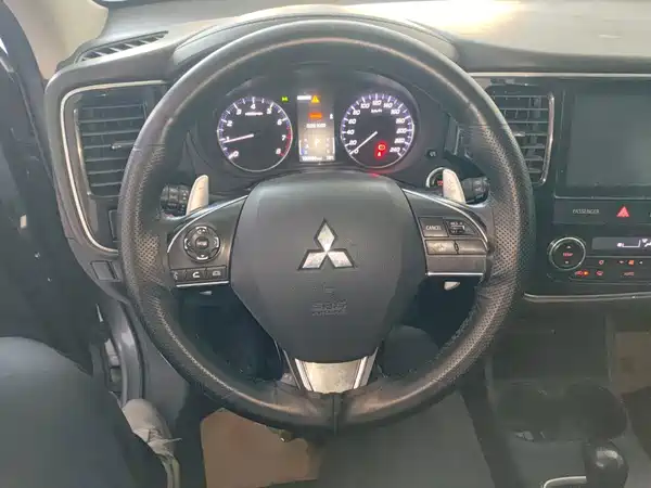 Mitsubishi Outlander 2016