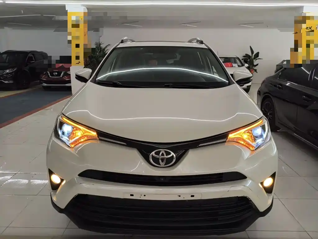 Toyota RAV4 2018 — фото 3