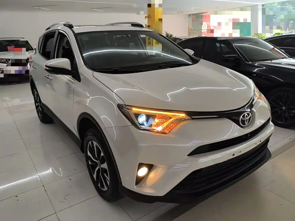 Toyota RAV4 2018 — фото 4